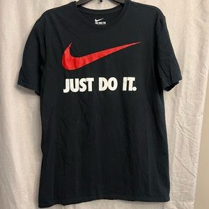 Lot of 4 Men’s EUC Nike t-shirts